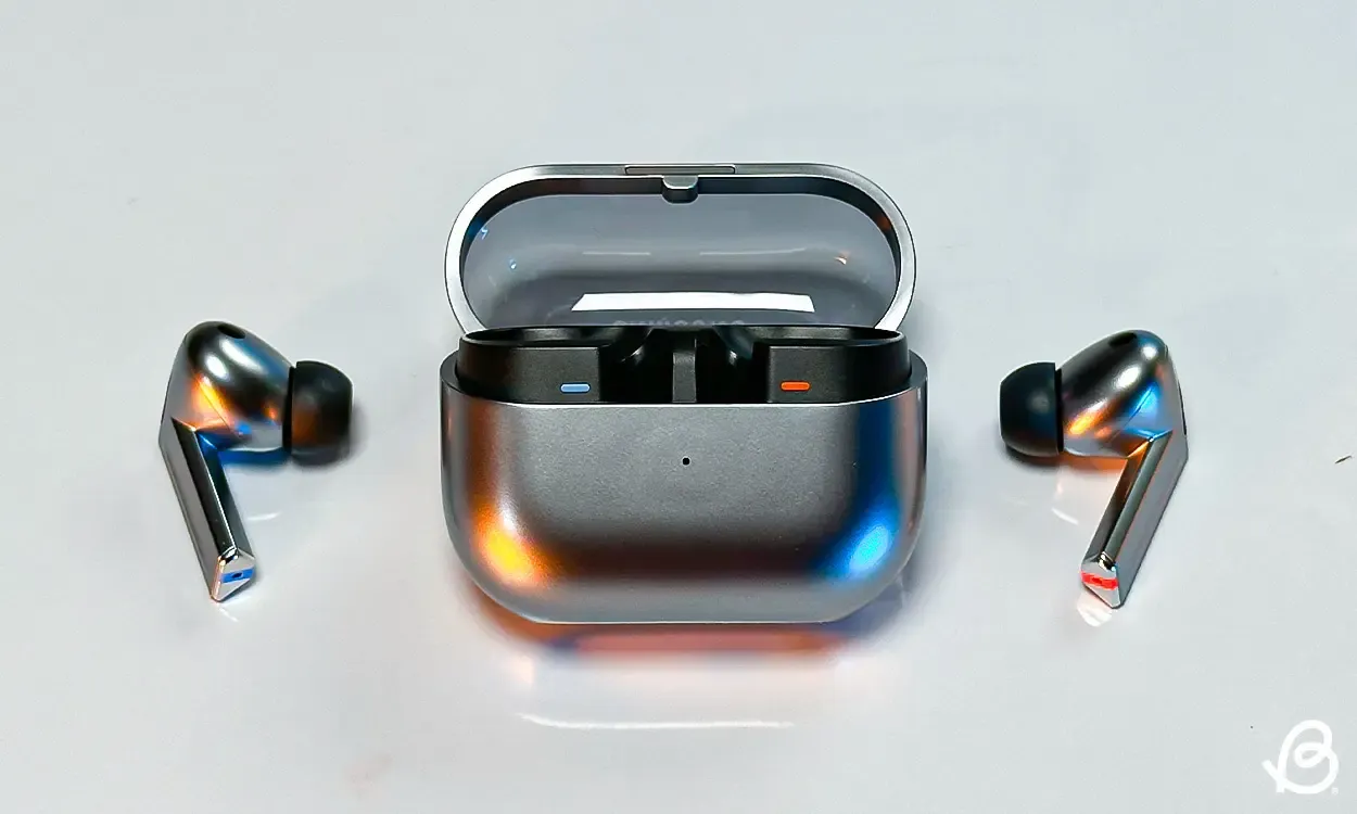 Samsung Galaxy Buds 3 Pro outside the case