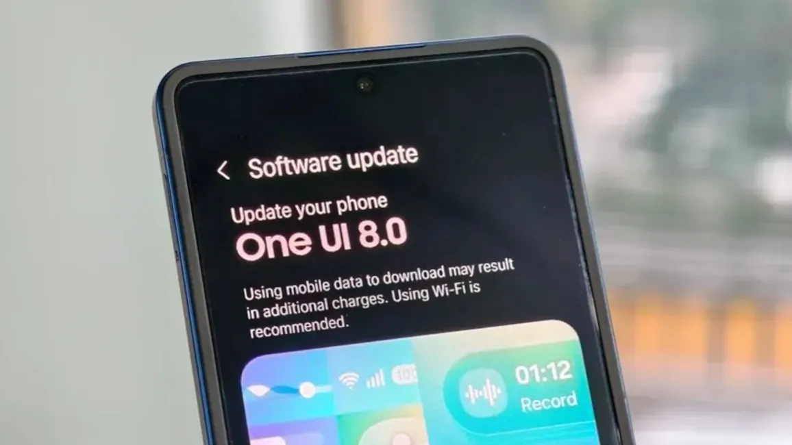 One UI 8 stable update screen on the Galaxy Z Flip 7 One UI 8 stable update screen on the Galaxy Z Flip 7