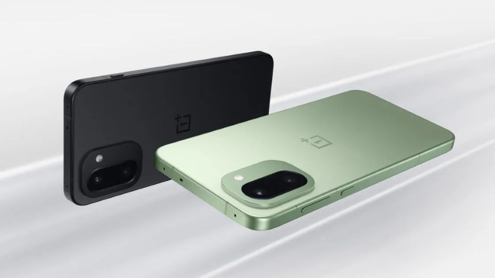 OnePlus 15R in green and black colourways