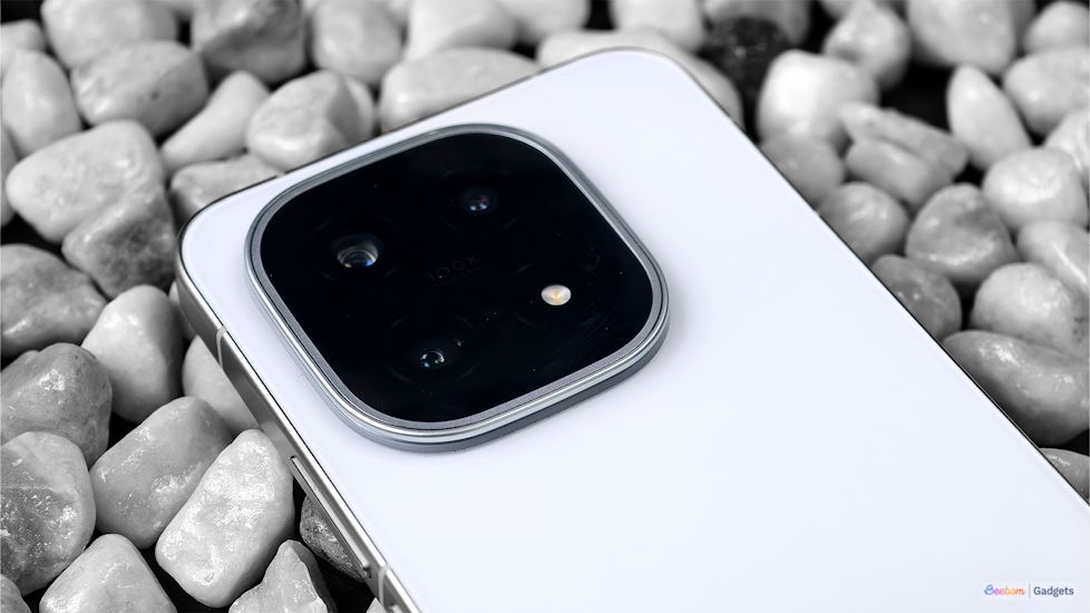 iQOO 15 camera module close up iQOO 15 camera module close up