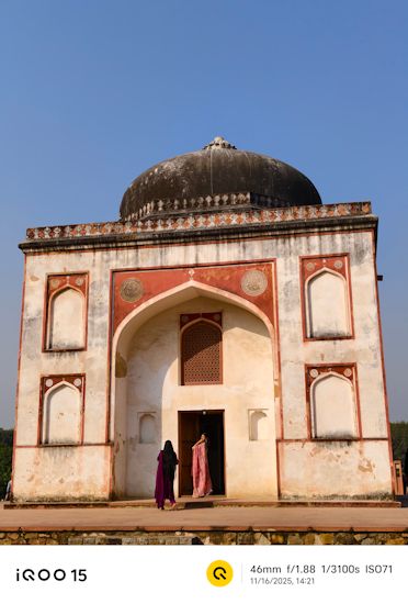 iQOO 15 48mm daytime shot of tomb iQOO 15 48mm daytime shot of tomb