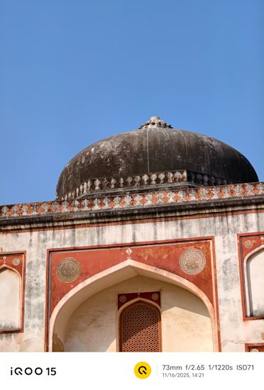 iQOO 15 73mm daytime shot of fountain iQOO 15 73mm daytime shot of fountain