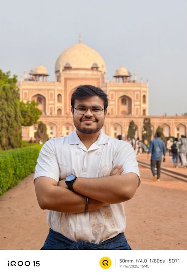 iQOO 15 portrait shot outdoors daytime iQOO 15 portrait shot outdoors daytime