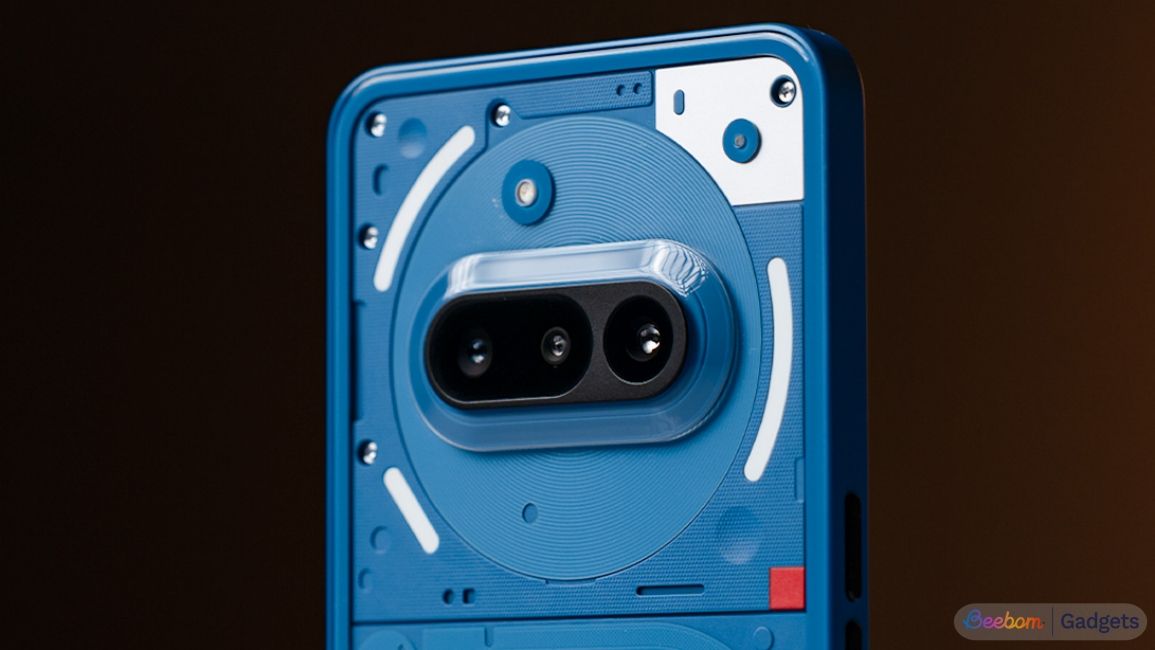 shot of the Nothing Phone (3a) in blue colourway focusing on the camera module shot of the Nothing Phone (3a) in blue colourway focusing on the camera module