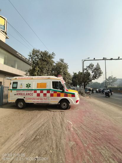 Phone 3a Lite 15mm ambulance shot