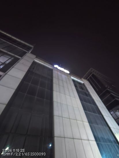 Phone 3a Lite 15mm Beebom building shot