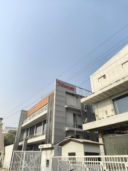 Phone 3a Lite 24mm building shot