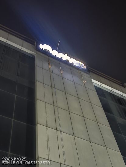 Phone 3a Lite 50mm Beebom building shot