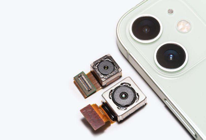 Smartphone placed side by side camera sensors