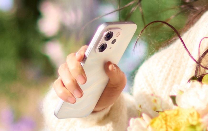 Vivo S50 Pro Mini held in hand from the back Vivo S50 Pro Mini held in hand from the back