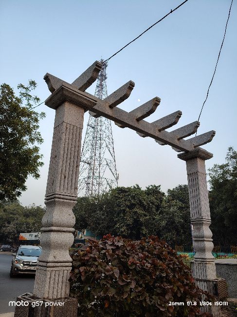 Moto G57 power main camera image of an arch