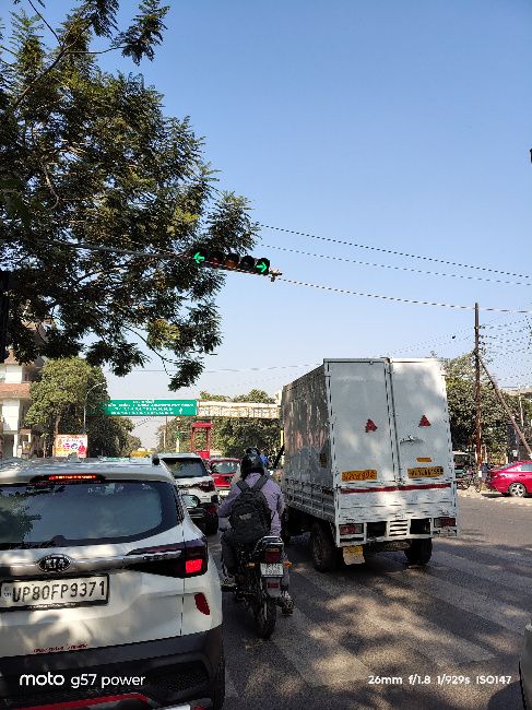 Moto G57 power main camera image of traffic