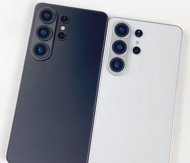 Samsung Galaxy S26 Ultra in Black and White colourways Samsung Galaxy S26 Ultra in Black and White colourways