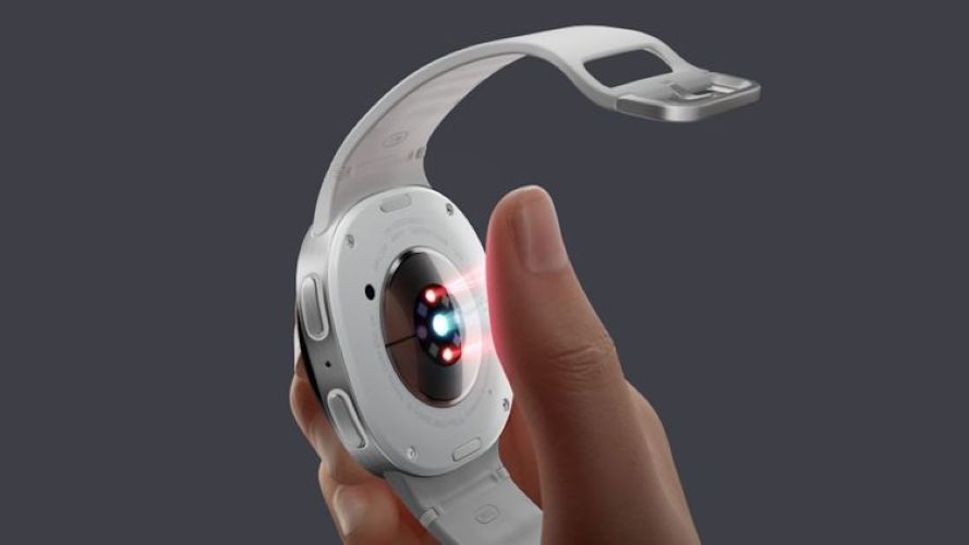 Samsung Galaxy Watch 8 sensor in action