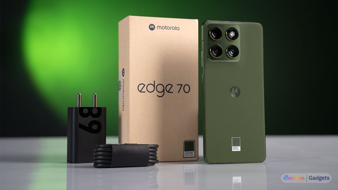 Motorola Edge 70 box contents showcased