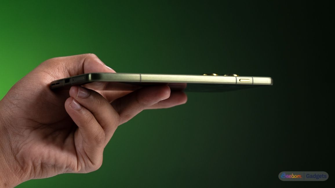 Motorola Edge 70 thinness showcased in hands