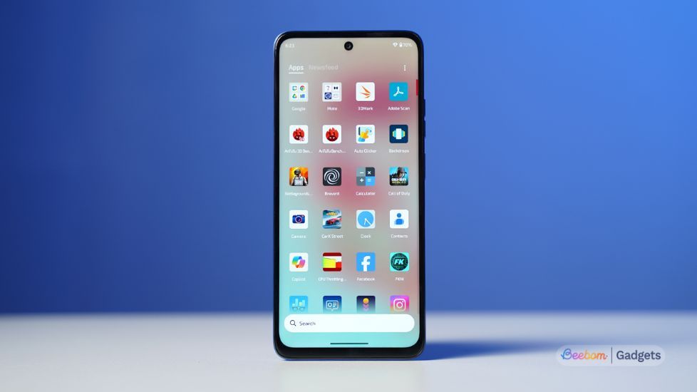 Moto G57 Power display with apps