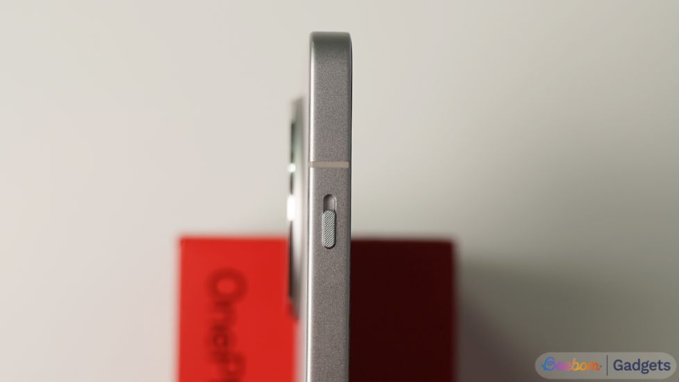 OnePlus 13R alert slider on the sides