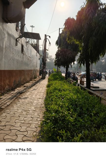 Realme P4x main photo of a footpath Realme P4x main photo of a footpath