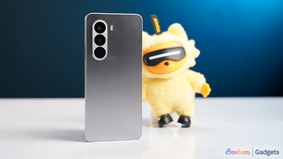 shot of the Realme P4x standing upright shot of the Realme P4x standing upright