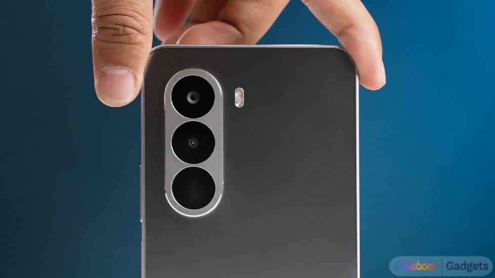Realme P4x closeup shot of cameras Realme P4x closeup shot of cameras