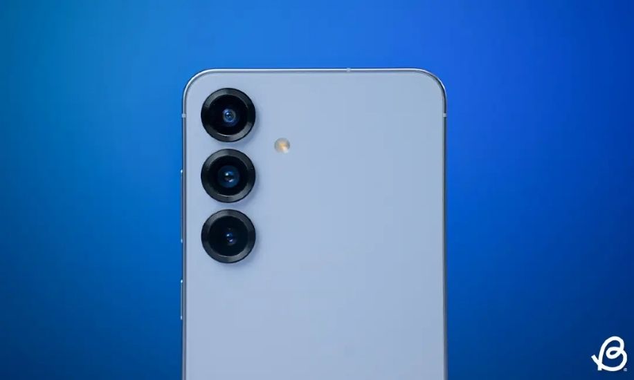 Galaxy S25 from the back camera closeup