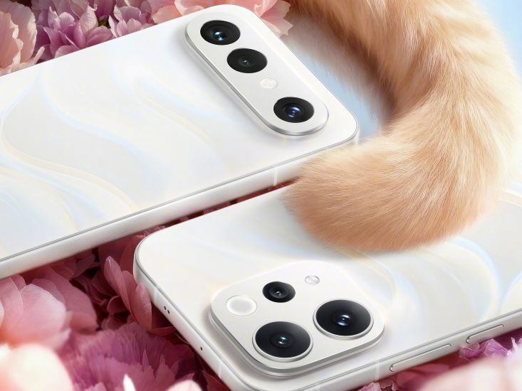 Vivo S50 and S50 Pro Mini in white colourway from the back