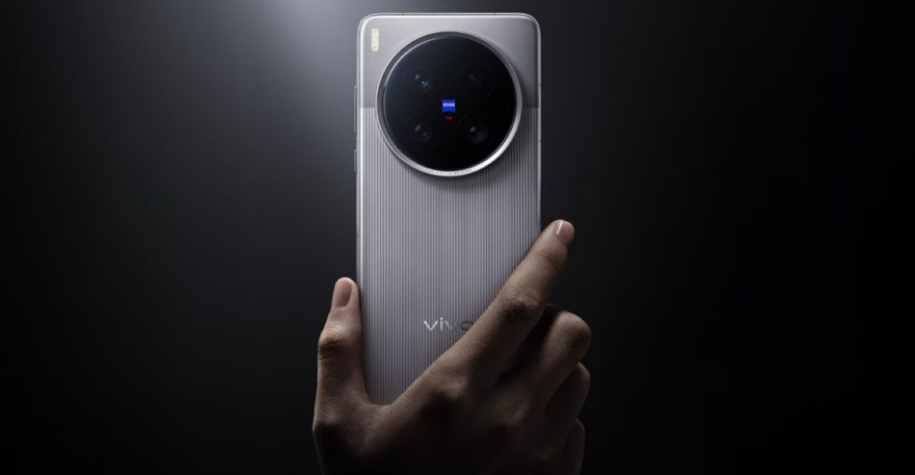 Vivo X200 Ultra in hand
