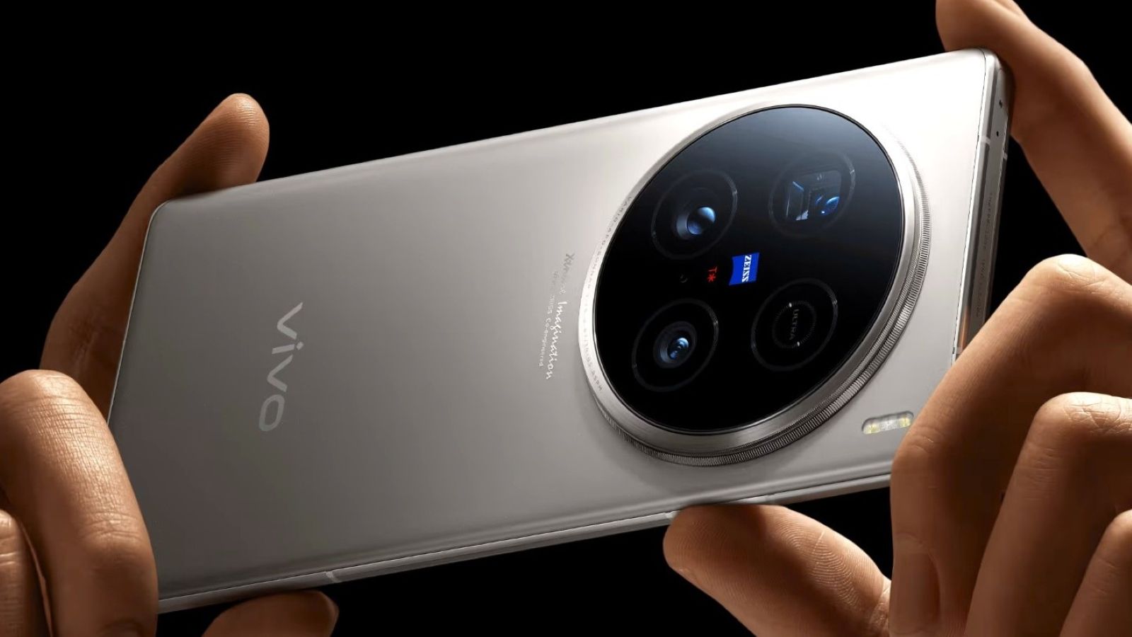 Vivo X300 Ultra Leak Suggests Flat Screen and Missing Camera Button thumbnail