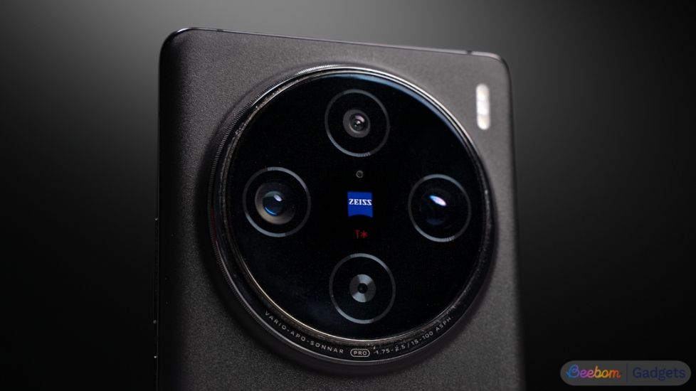 Vivo X200 Ultra Zeiss branding on cameras