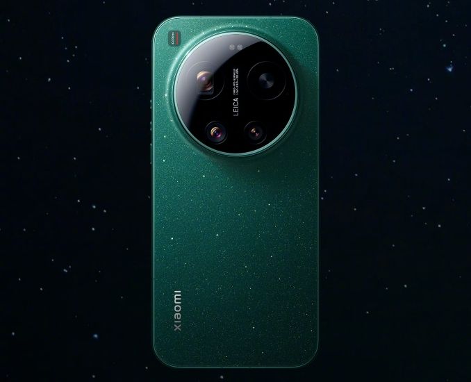 Xiaomi 17 Ultra in starry sky green colourway from the back