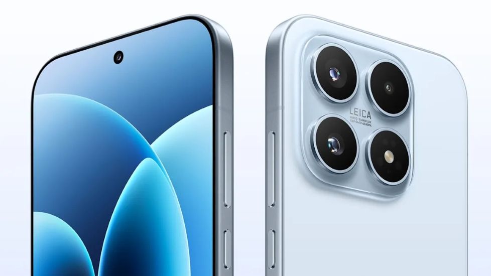 Xiaomi 17 in blue colourway from the front and back Xiaomi 17 in blue colourway from the front and back