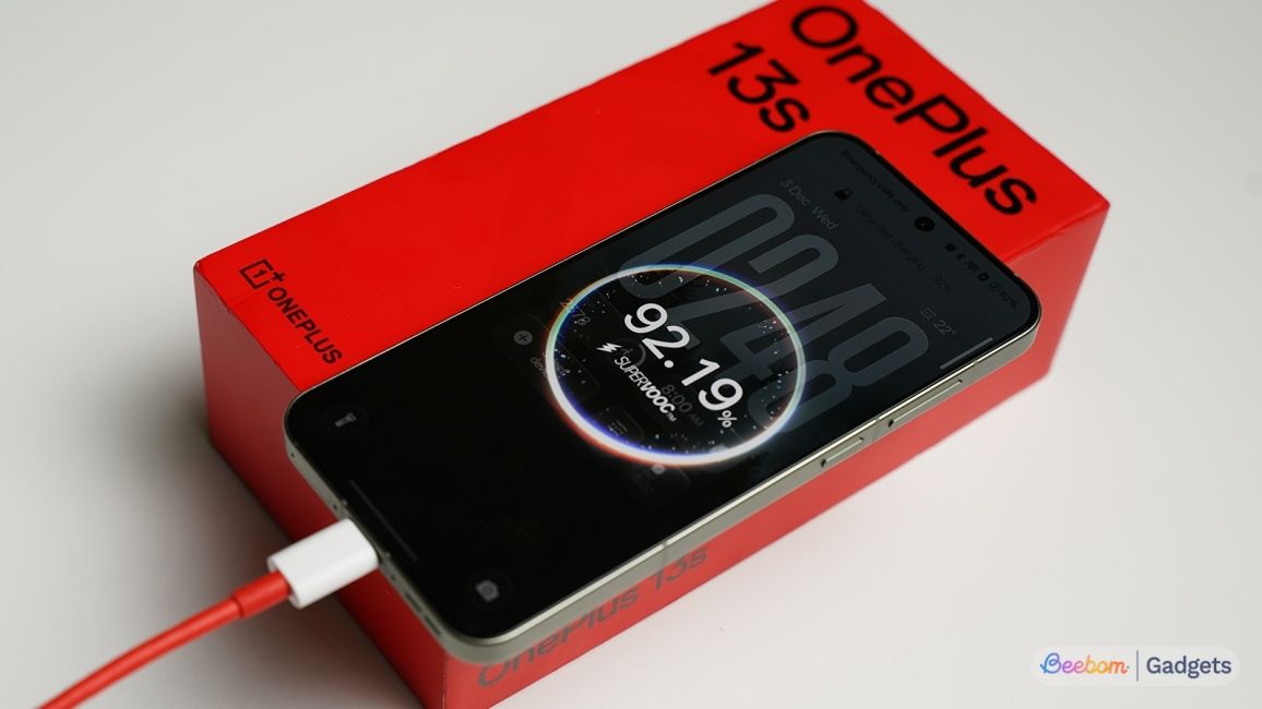 OnePlus 13s charging on the top of the box OnePlus 13s charging on the top of the box