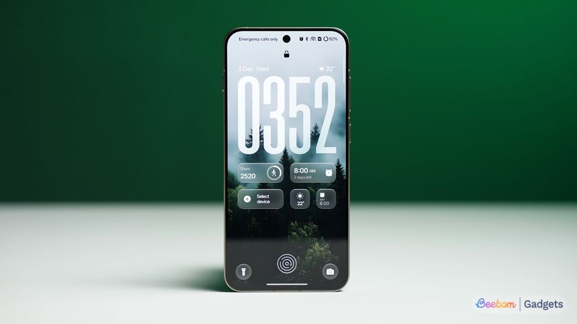 OnePlus 13s lockscreen showing on the phone's display OnePlus 13s lockscreen showing on the phone's display