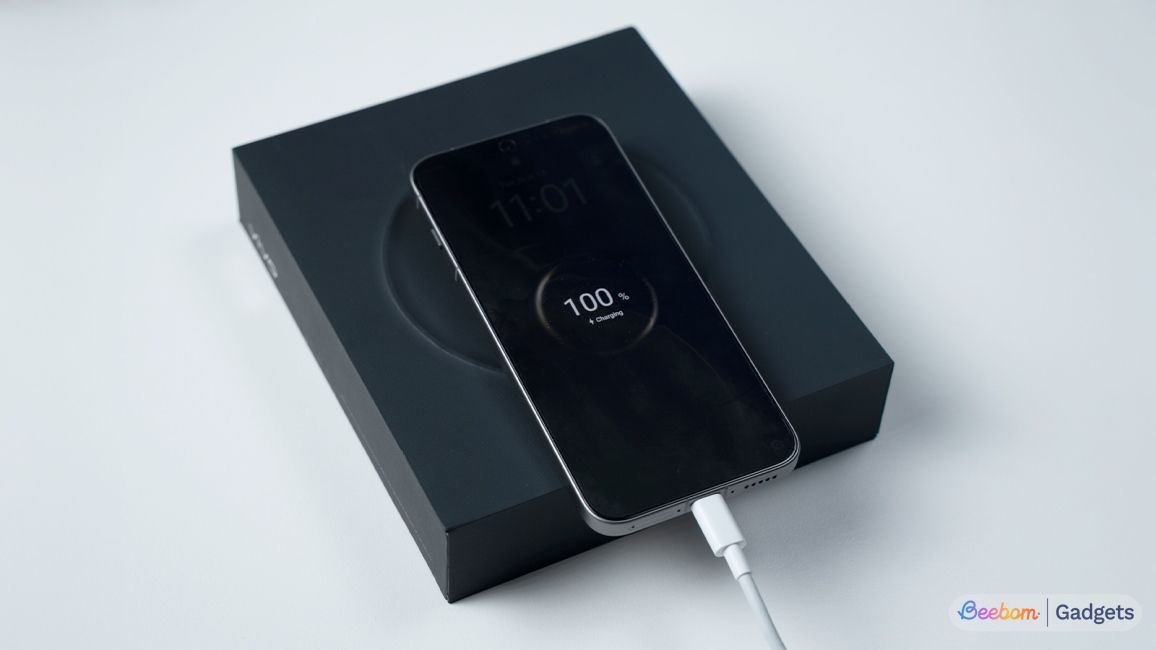 Vivo X300 Pro charging Vivo X300 Pro charging