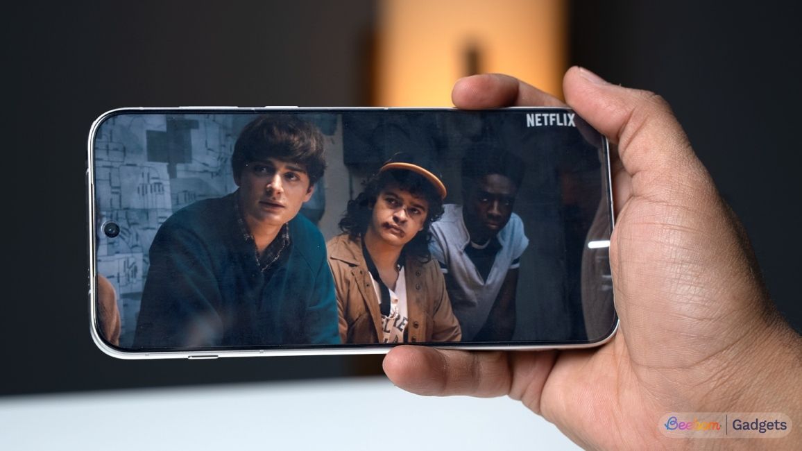 Watching Strangers Things on Vivo X300 Pro Display Watching Strangers Things on Vivo X300 Pro Display