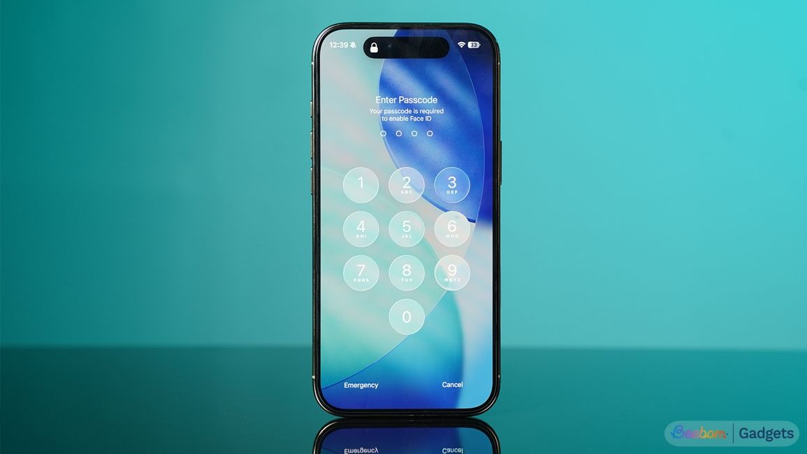 Apple lock screen with enter passcode text