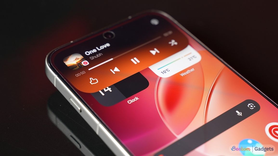 OnePlus smartphone with glass-like design on Fluid Cloud