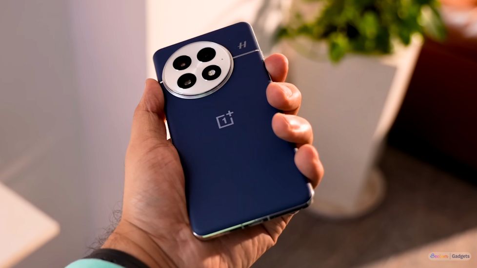 OnePlus 13 blue in hand design