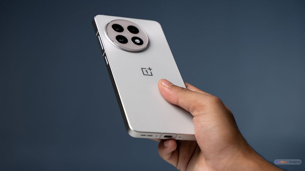 OnePlus 13R back design showcased OnePlus 13R back design showcased