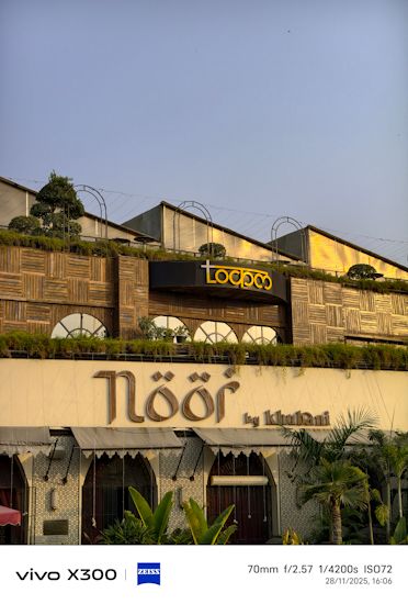 Vivo X300 day shot 70mm building