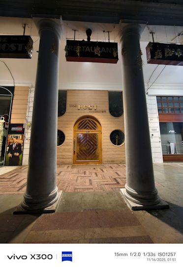 Vivo X300 eve 15mm shot restaurant