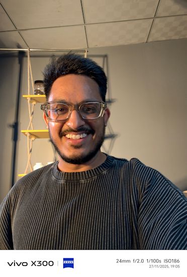 Vivo X300 selfie indoors