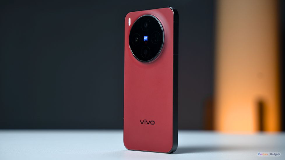 Vivo X300 Summit Red