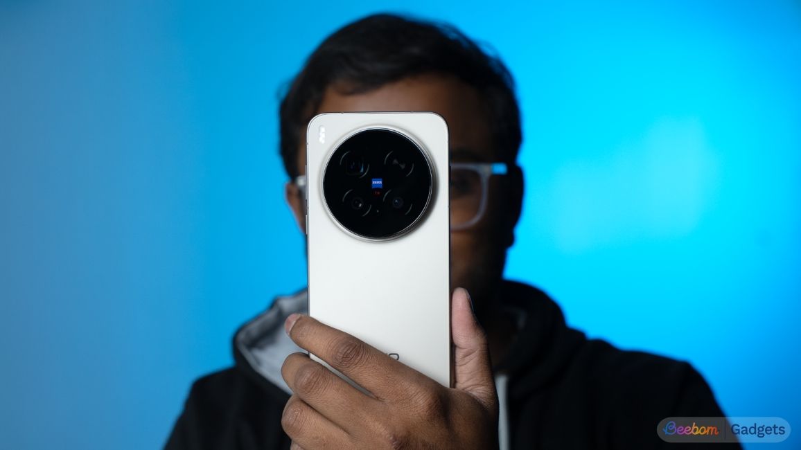 Vivo, iPhone and Samsung from the back