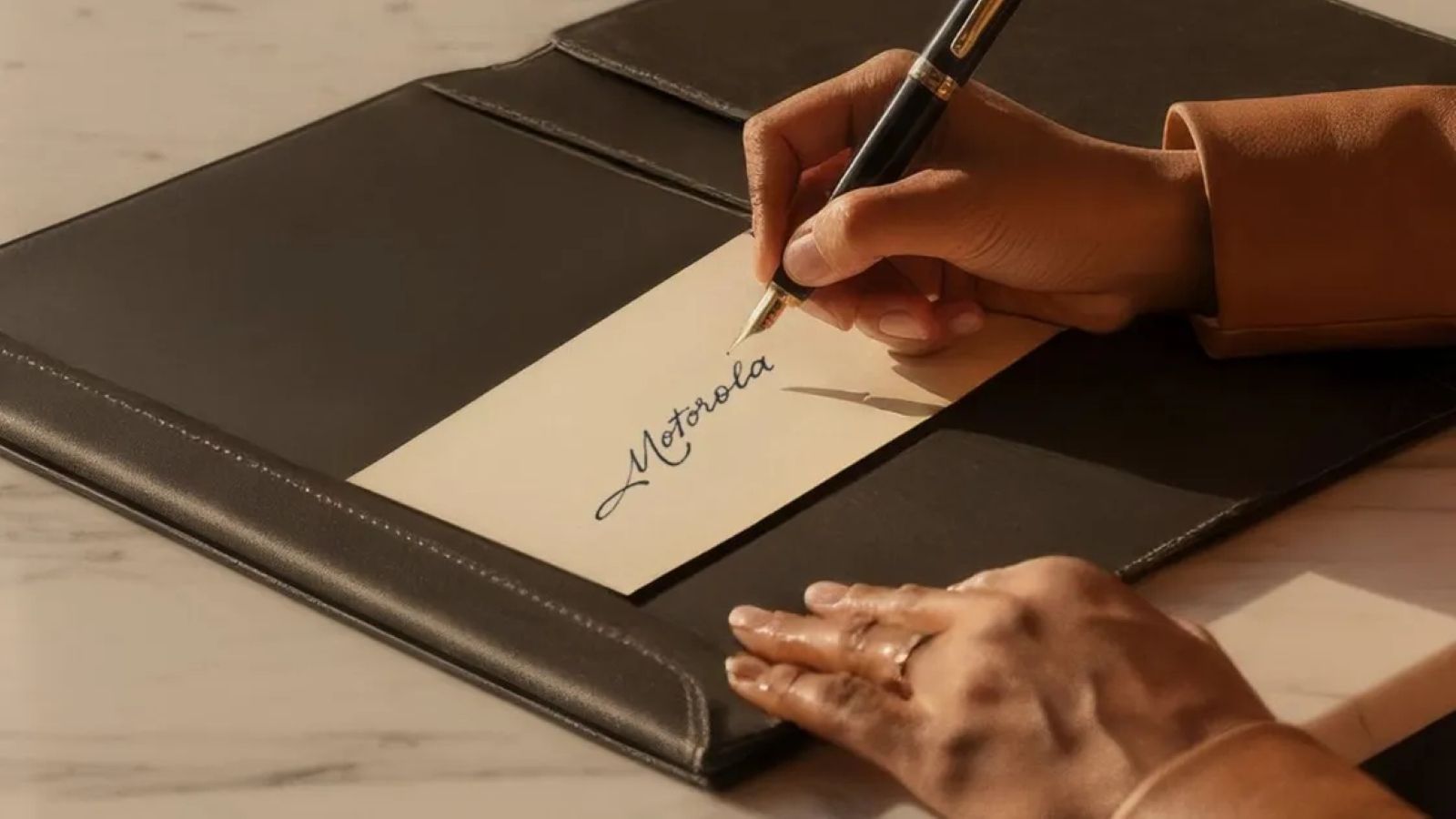 Motorola Signature Leaked Promo Confirms Stylus Support thumbnail