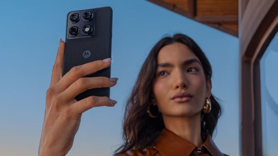 Person holding a Motorola Signature to their face taking a selfie