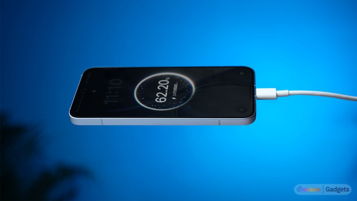 Oppo Reno 15 charging