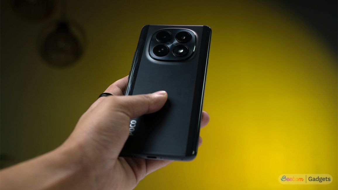 POCO M8 design hands-on showcase