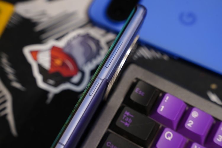 Oppo smartphone power and volume buttons Oppo smartphone power and volume buttons